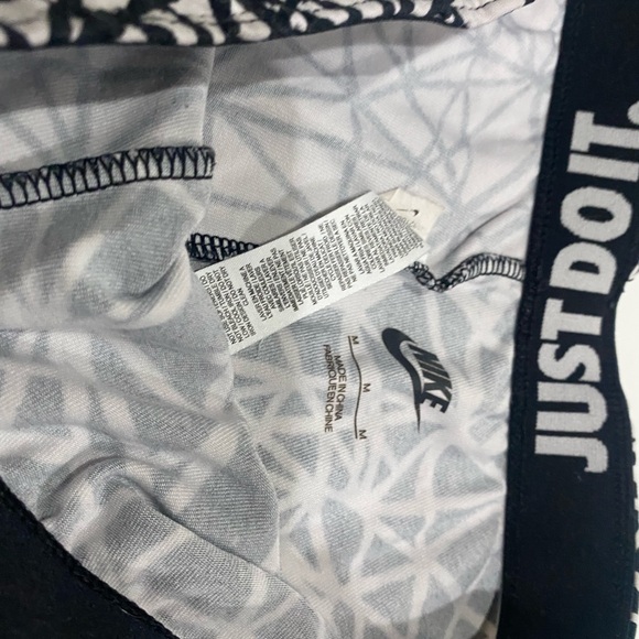 Nike Leggings with Black and White Geometric Design- womens size M - Picture 3 of 4